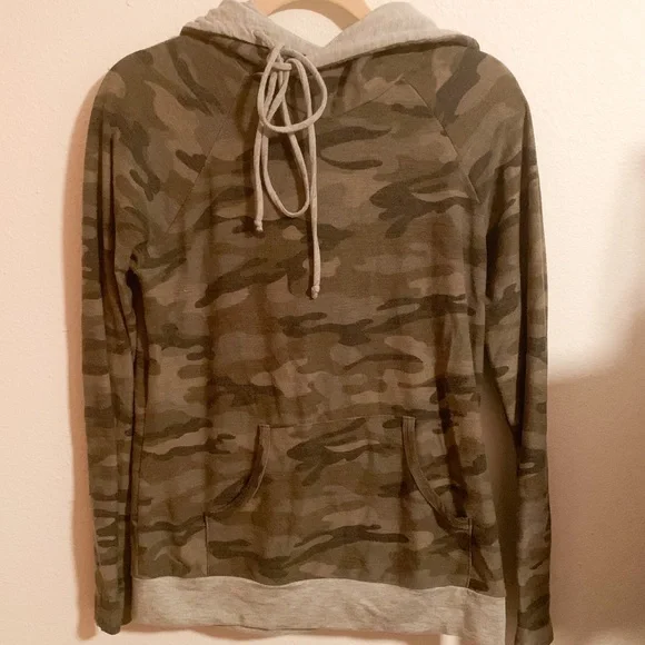 Pink Lily Camo Sweatshirt - Picture 2 of 2